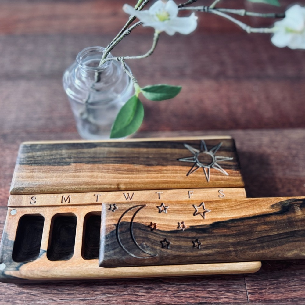 Wooden Pill Box 7 Day Sun โ๏ธ & Moon ๐ Day Nigh Travel/Nature Ornament Pill case - Picture 8 of 8